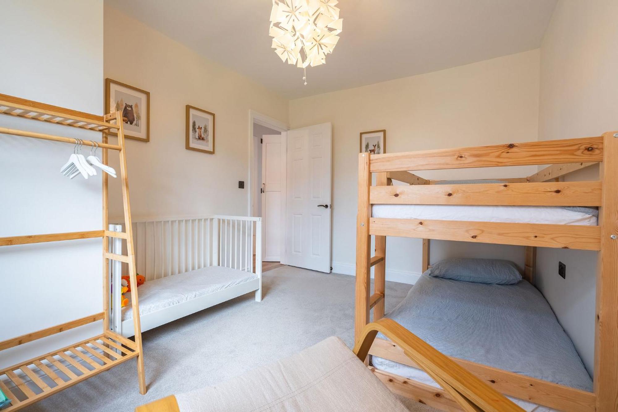 Nature Inspired Bungalow With 3 Rooms - 10 Mins From Manchester Airport Timperley Zewnętrze zdjęcie