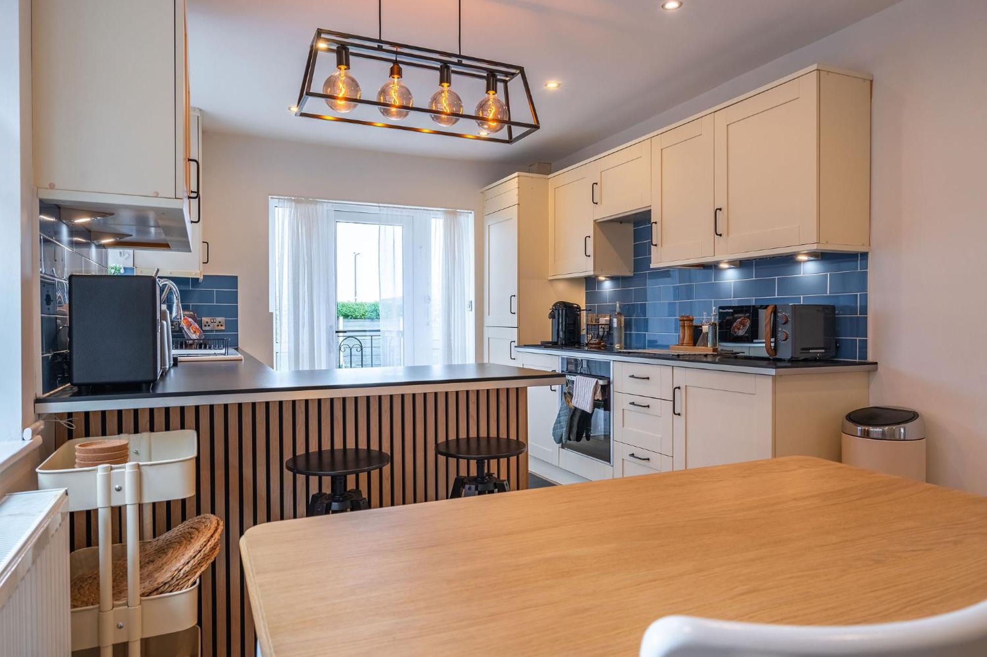 Nature Inspired Bungalow With 3 Rooms - 10 Mins From Manchester Airport Timperley Zewnętrze zdjęcie
