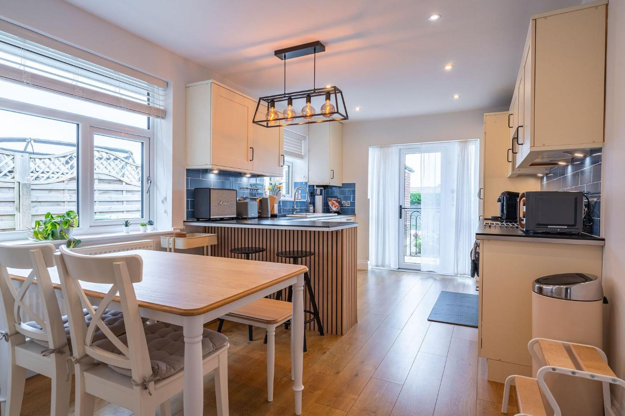Nature Inspired Bungalow With 3 Rooms - 10 Mins From Manchester Airport Timperley Zewnętrze zdjęcie